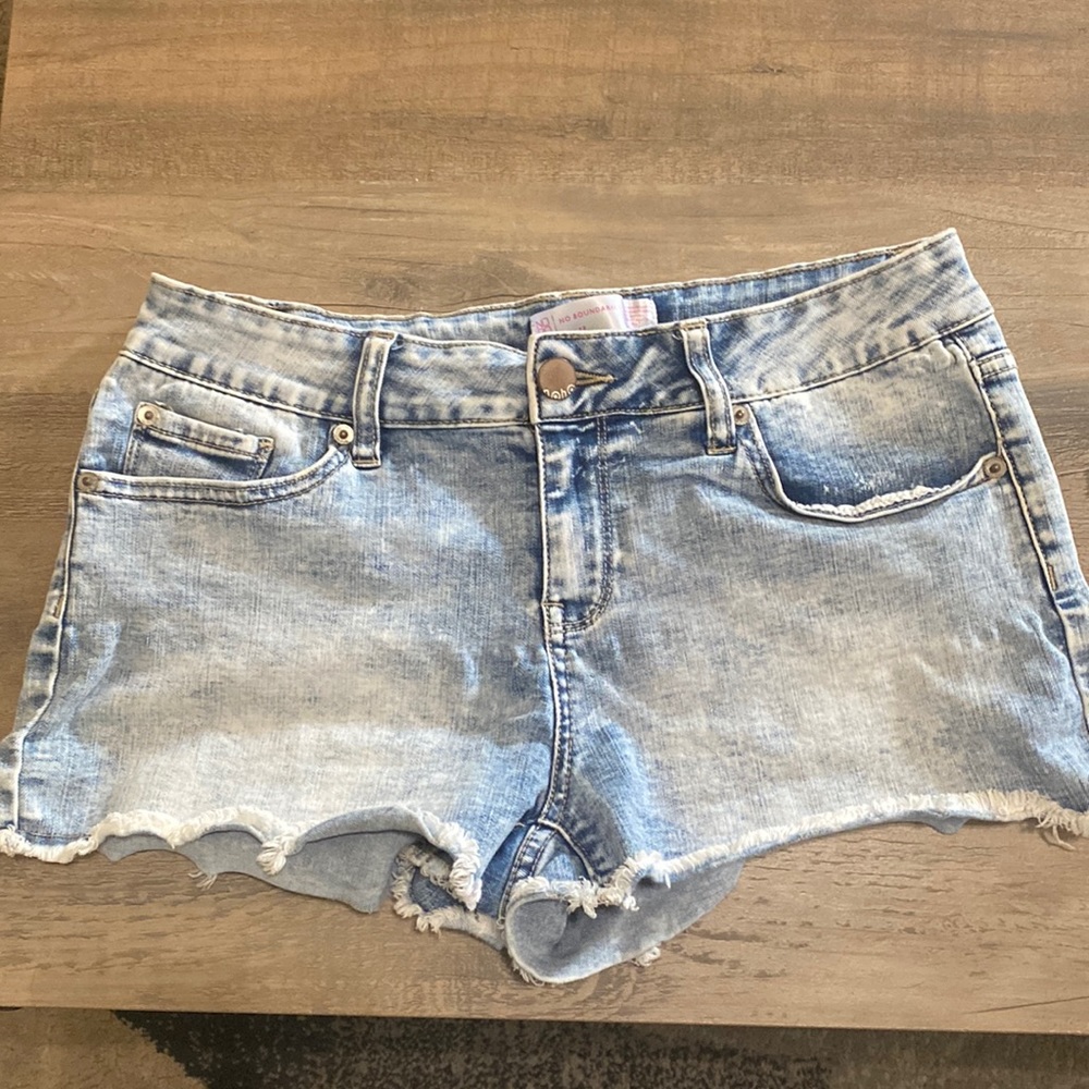 Shorts no boundaries